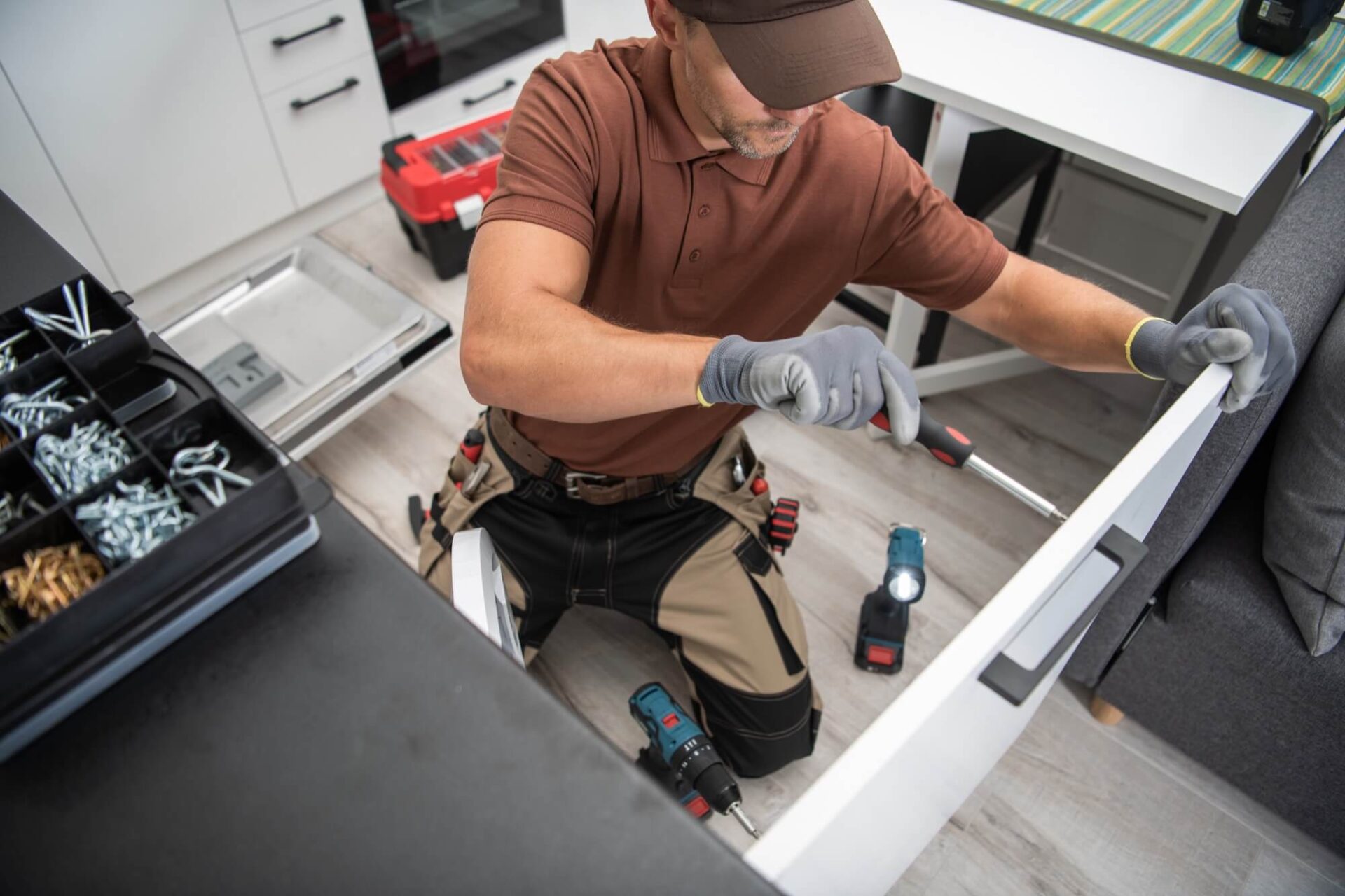 Handtagsmontering i köksrenovering Västerås